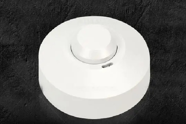 超薄微波感应器，为线型灯赋能