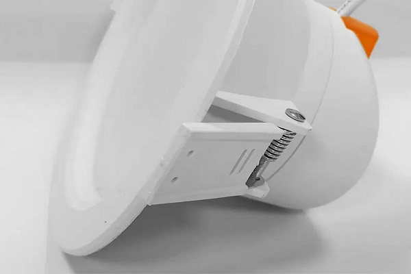 雷达人体存在感应器技术方案，照明智能化应用